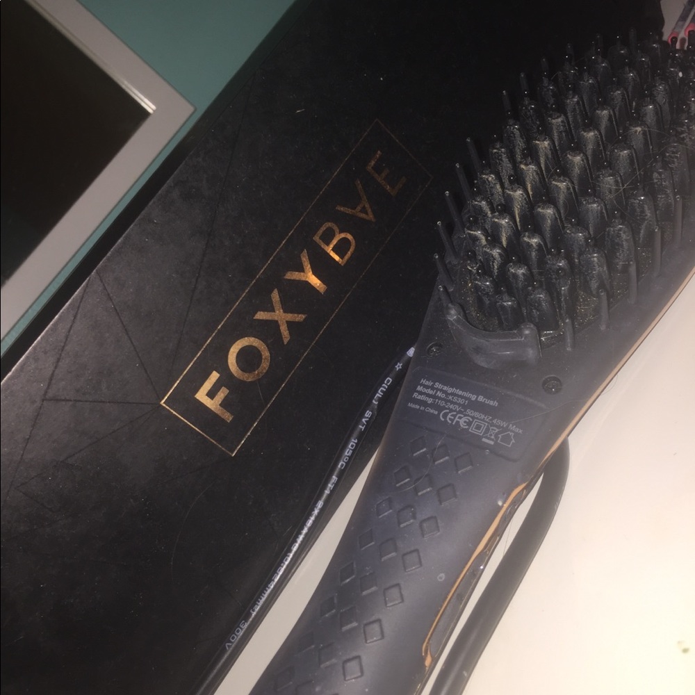 Foxybae rose gold hair straightening brush